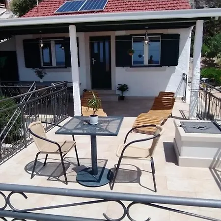 Holiday home Kuca Jakov Nerezisca