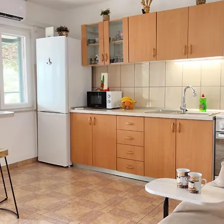 Kuca Jakov Holiday home Nerezisca